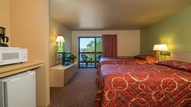 Polynesian Resort Wisconsin Dells photo 3
