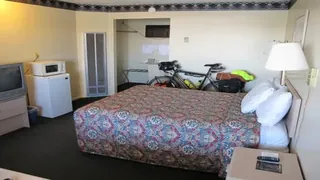 Economy Inn Holland