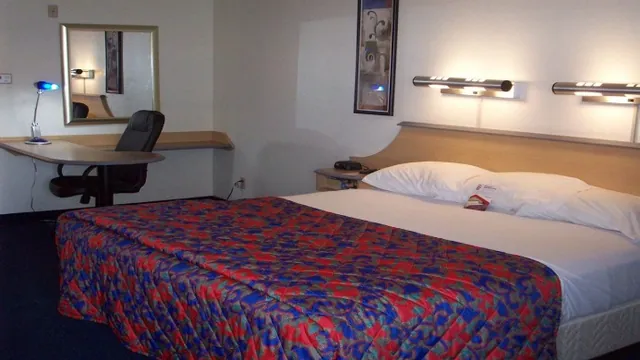 Red Roof Inn Palm Springs - Thousand Palms photo 2