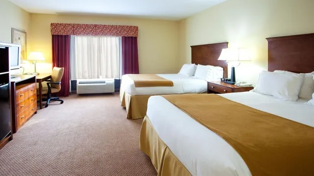 Quincy Inn & Suites photo 3