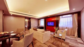 Royal Suites & Towers Wuhan Hotel
