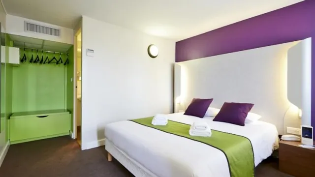 Hotel Kyriad Carcassonne Ouest La Cite photo 1
