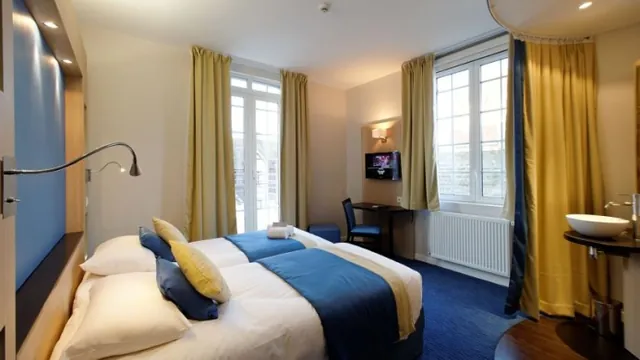 Hotel Kyriad Carcassonne Ouest La Cite photo 3