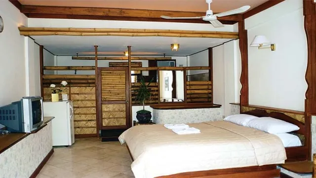 Club Mabuhay La Laguna Resort Puerto Galera photo 1
