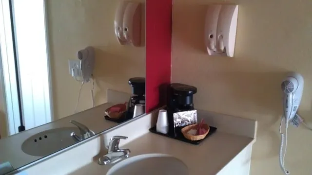 Americas Best Value Inn & Suites photo 2