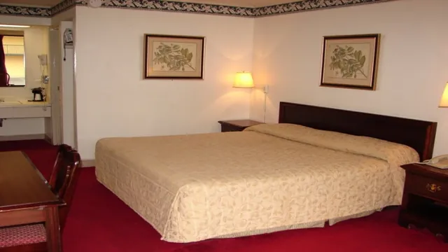 Budget Inn Columbus photo 3