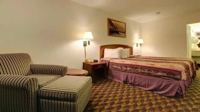 Americas Best Value Inn St. Louis - North photo 2