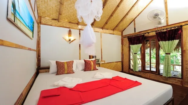 Phuphaya Seaview Resort Phi Phi Island photo 2