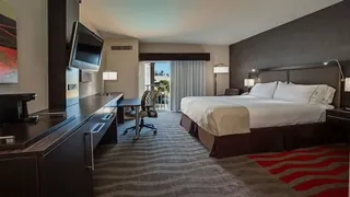 Coast Abbotsford Hotel & Suites