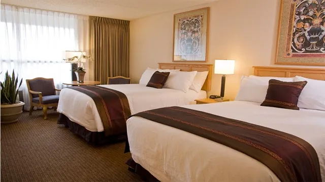 Coast Abbotsford Hotel & Suites photo 2