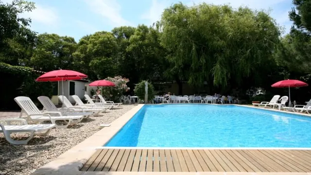 Hostellerie De La Source Arles Hotel photo 2