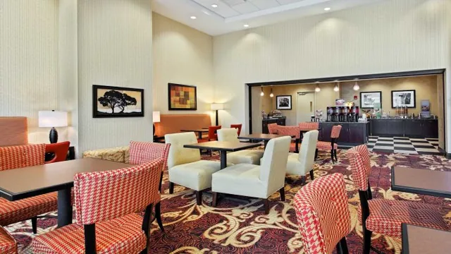 Hampton Inn & Suites Chicago - Mt. Prospect photo 2