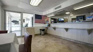 Americas Best Value Inn & Suites Walker Grand Rapids North