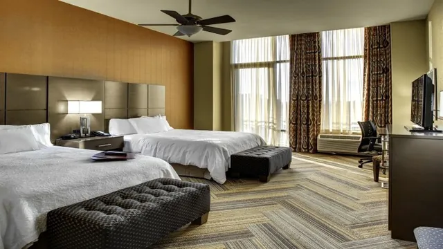 Hampton Inn & Suites Austin at The University - Capitol photo 2