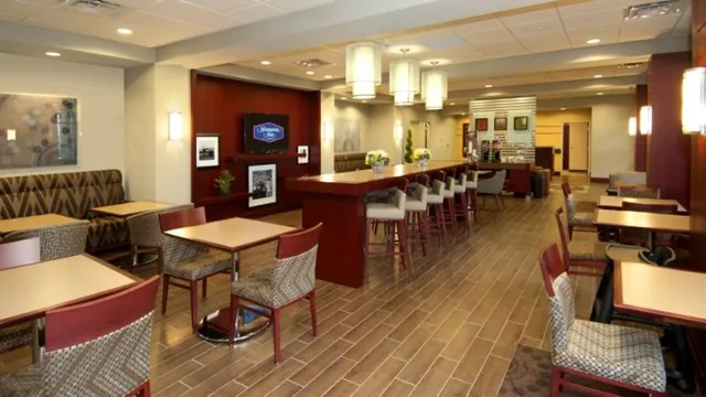 Hampton Inn By Hilton Toronto - Brampton photo 1