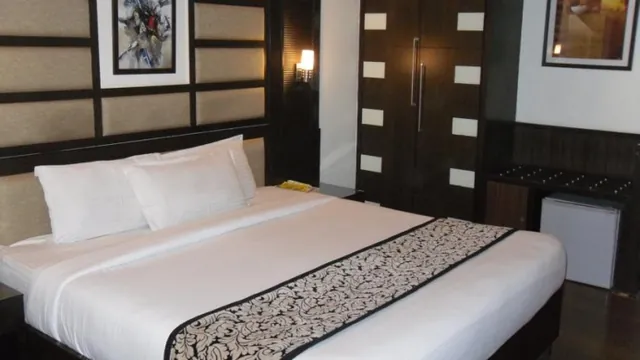 Delhi Hotel Parkland Defence Colony photo 2