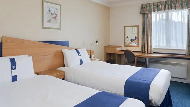 Holiday Inn London-Gatwick Airport photo 2