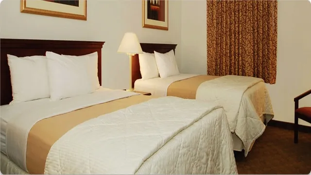 Econo Lodge Inn & Suites Pembroke photo 1