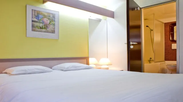 Hotel Crocus Caen Parc Expo photo 2