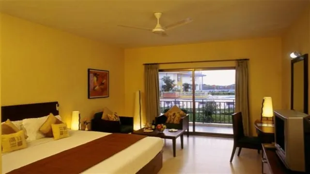 Baywatch Resort photo 1