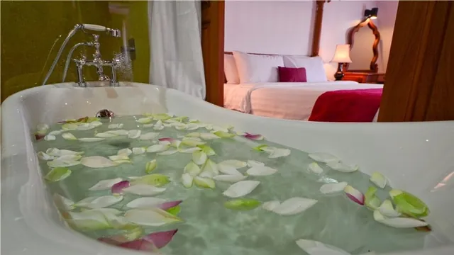 Royal Crown Hotel & Spa photo 1