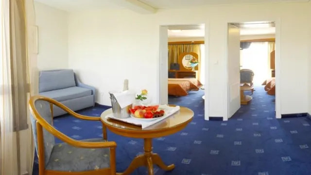 Palmyra Beach Hotel Athens photo 2