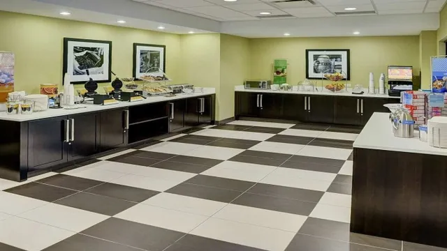 Hampton Inn by Hilton Winnipeg, Airport photo 3
