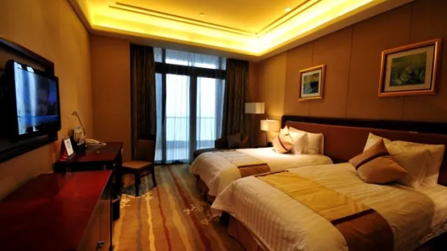 Golden Coast New Century Resort photo 2