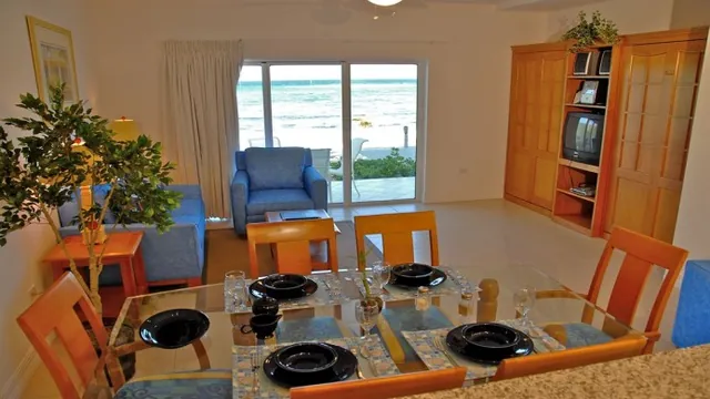 Castaways Cayman Beach Resort photo 2