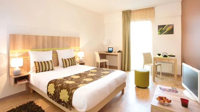 Park & Suites Elegance Rosny photo 3
