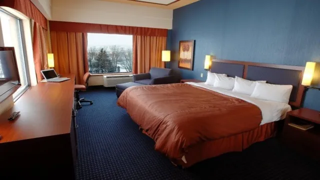 Quality Inn & Suites, AB photo 1