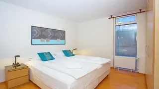 Golden Circle Apartments