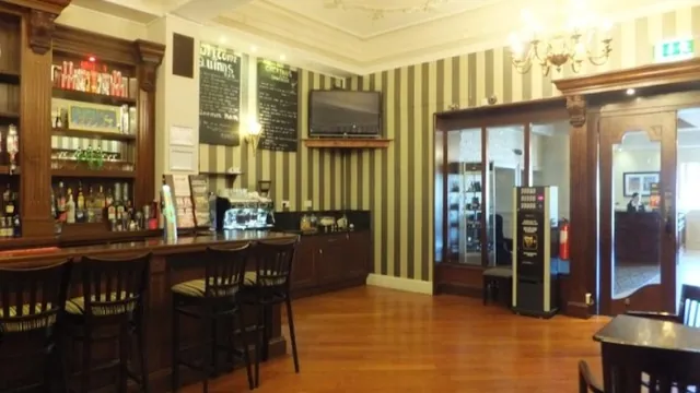 Royal Hotel And Merrill Leisure Club photo 2