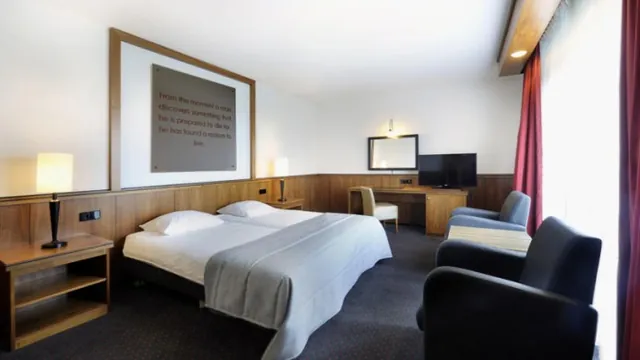 NH Conference Centre Koningshof Hotel photo 2
