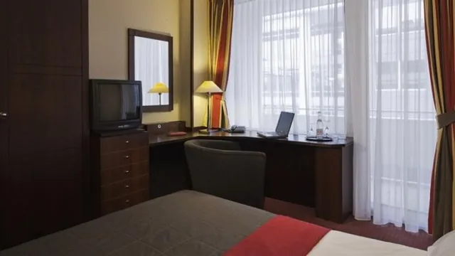 Ibis New Delhi Aerocity photo 3