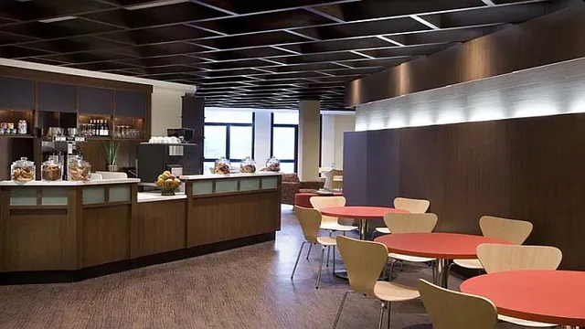 Days Hotel & Conference Centre-Toronto Don Valley photo 2