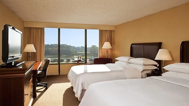 Hampton Inn Charleston - Downtown photo 3
