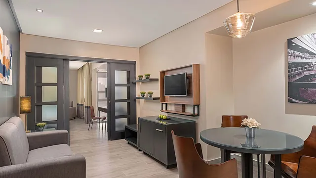 Greenhills Elan Modern photo 3