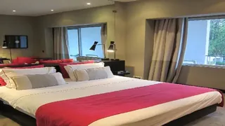 La Quinta Inn & Suites by Wyndham Dallas I-35 Walnut Hill Ln