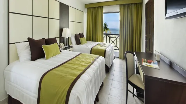 Viva Wyndham Fortuna Beach Resort Bahamas All Inclusive photo 2