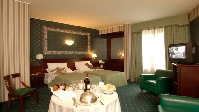 Days Inn by Wyndham Bronx NYC photo 2