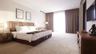1825 Gallery Hotel