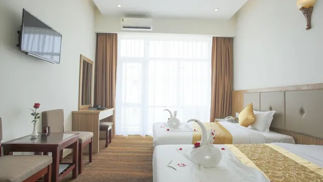 Red Palace Hotel photo 3