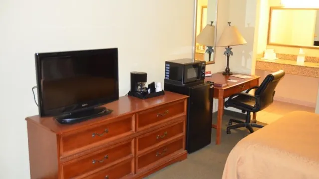 Baymont Inn & Suites Kissimmee photo 3