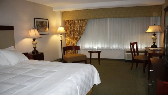 Comfort Inn & Suites Huntington Beach photo 3
