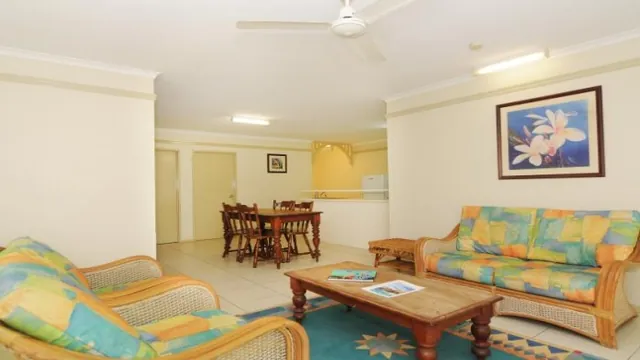 Tropical Queenslander photo 3