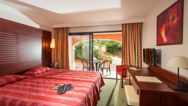 Mercure Brisbane Garden City photo 2
