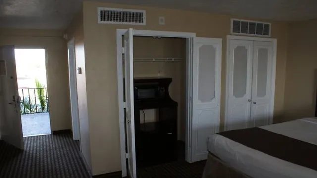 Best Western Fort Myers Waterfront photo 4