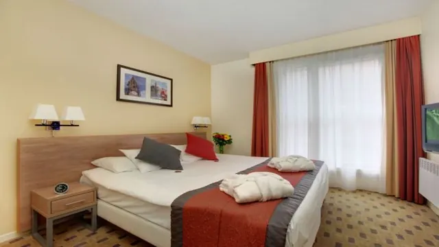 Mercure Larnaca Finikoudes Beach photo 2