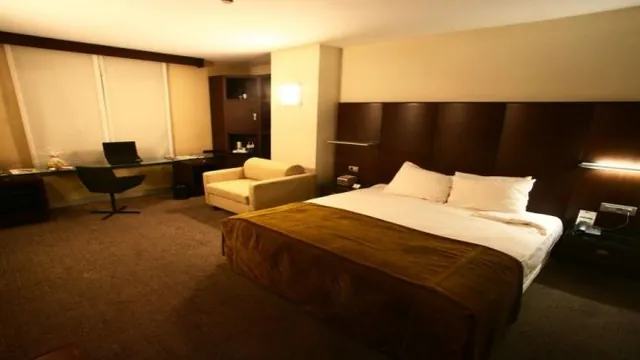 Montien Riverside Hotel photo 2